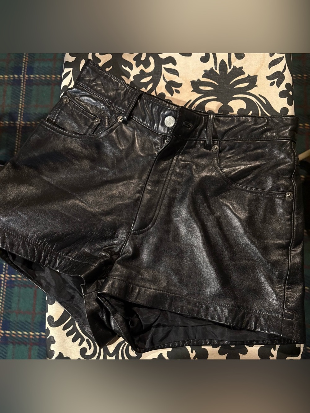*VINTAGE* MADE IN USA 🇺🇸 CALVIN KLEIN  Leather Women’s Shorts
